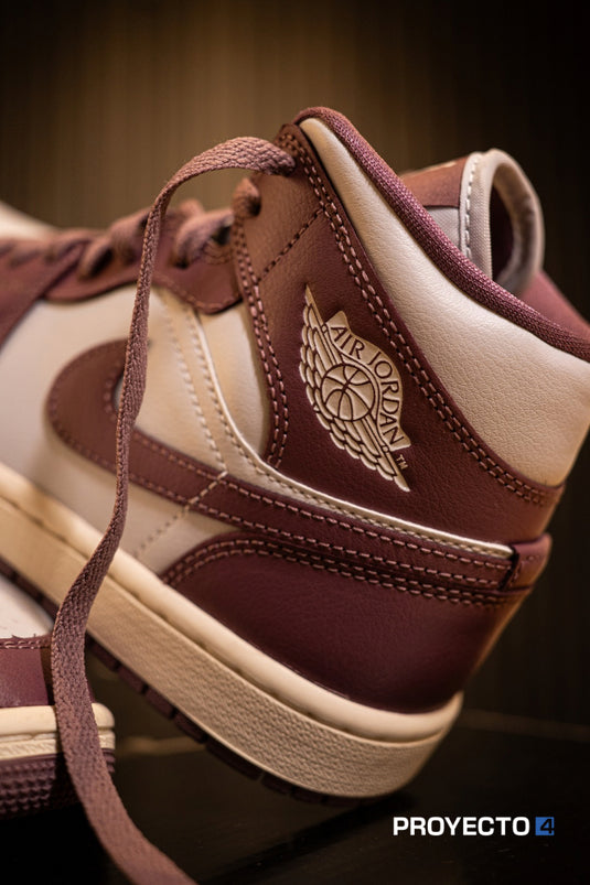 Jordan 1 Mid Women Pure Platinum