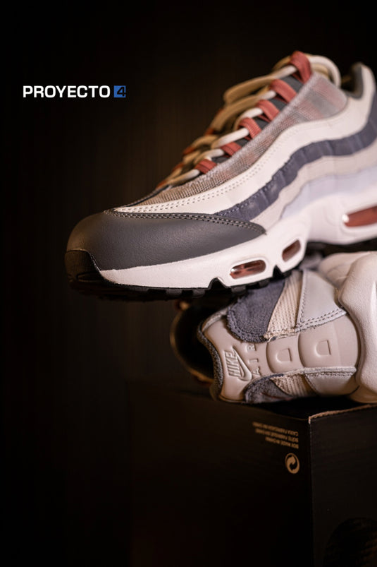 Nike Air Max 95 'Red Stardust'