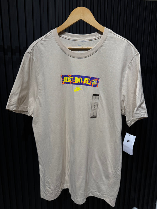 Camiseta Nike Sportswear Sand Drift