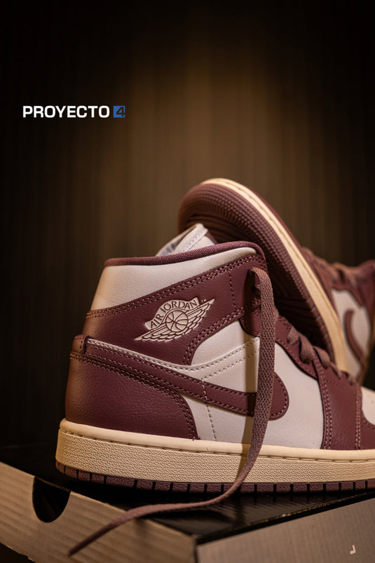 Jordan 1 Mid Women Pure Platinum