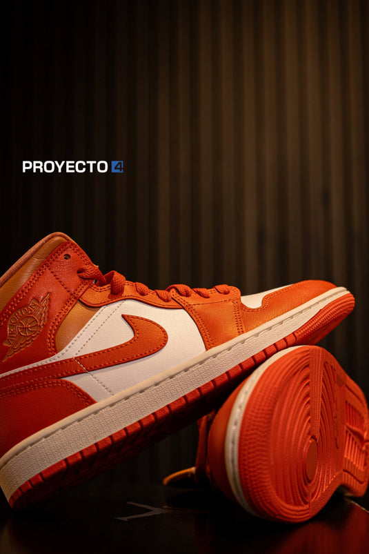 Jordan Retro 1 Mid Silhouette