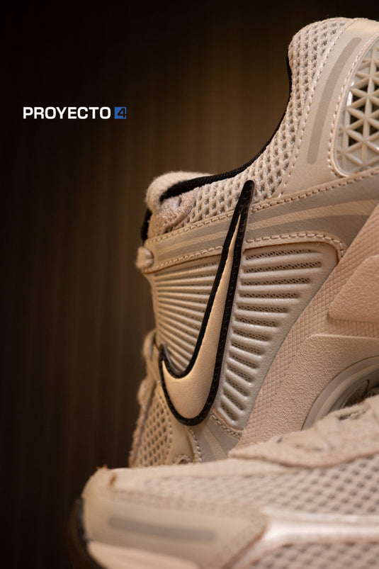 Nike Zoom Vomero 5 Plateado Claro